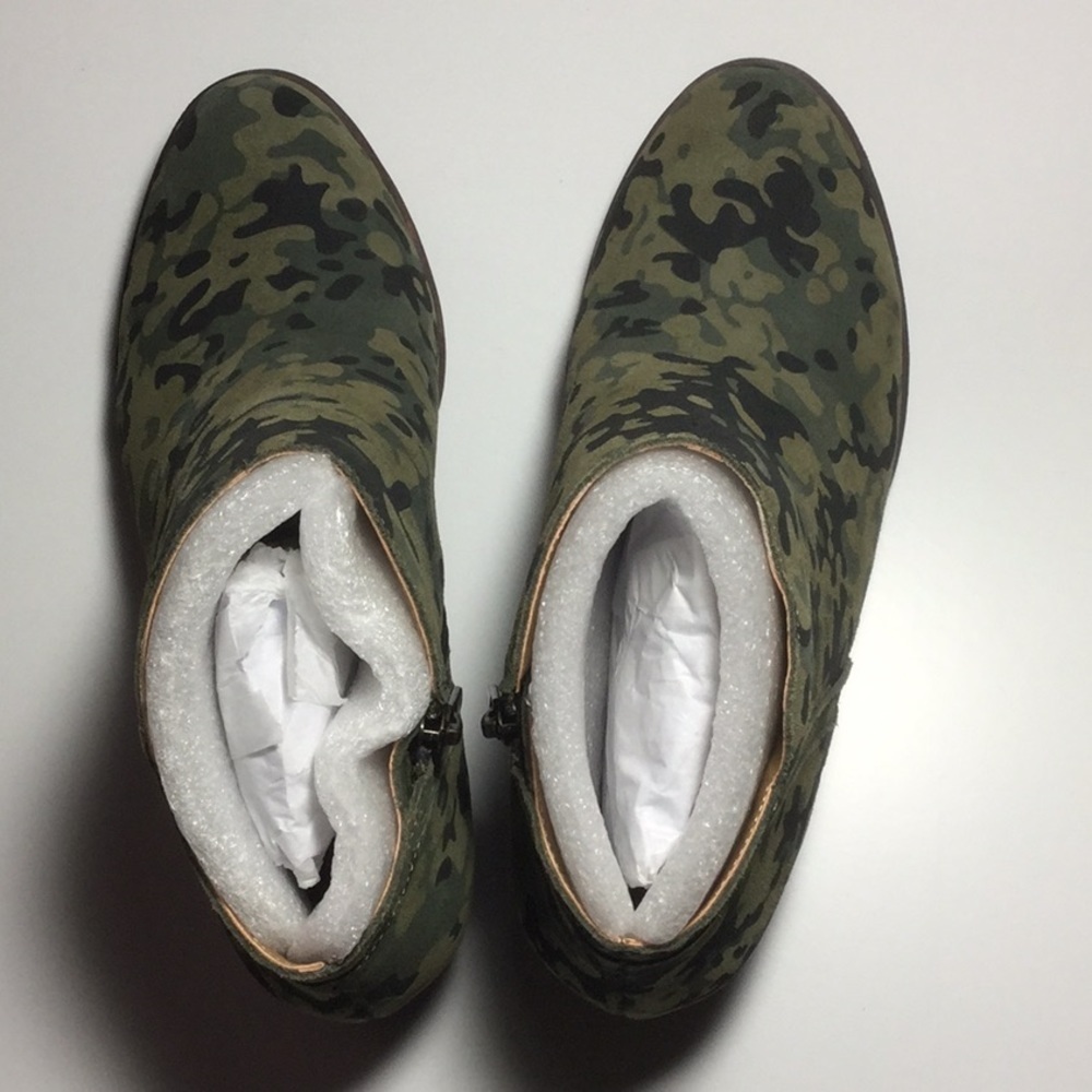 NEW Lucky Brand Barstyn Booties Camo Suede Sz 6